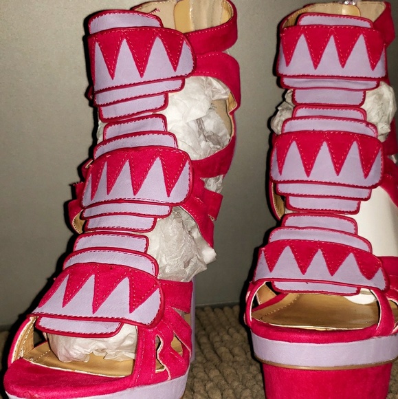 Shoes - Picture 2 of 8